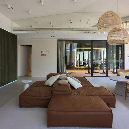 Gdanska Modern With Patio, Parking & Gym By Renters