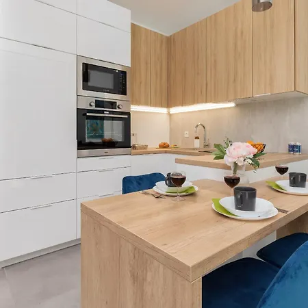 Gdanska Modern With Patio, Parking & Gym By Renters Гданьск