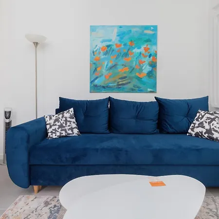 Gdanska Modern With Patio, Parking & Gym By Renters Apartment