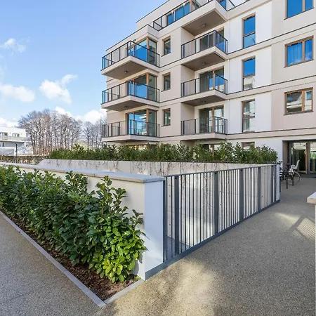 Gdanska Modern With Patio, Parking & Gym By Renters